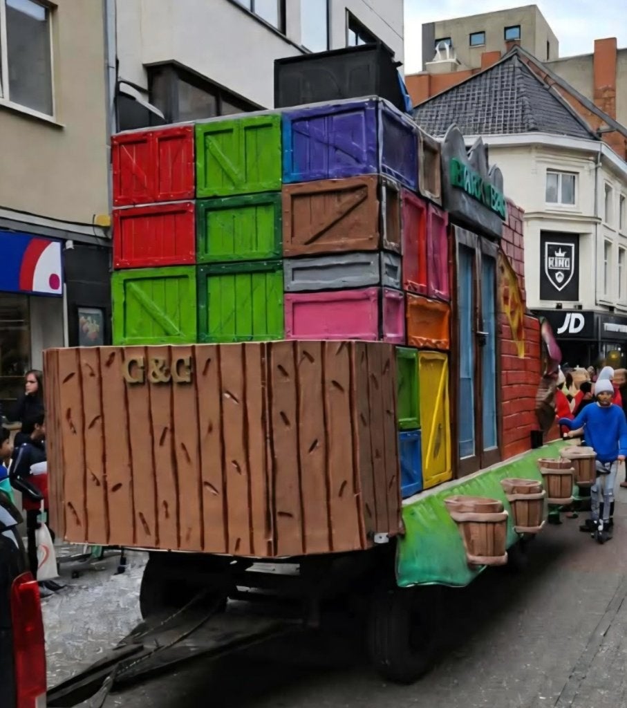 Carnavalswagen/praalwagen/optochtwagen, Ophalen