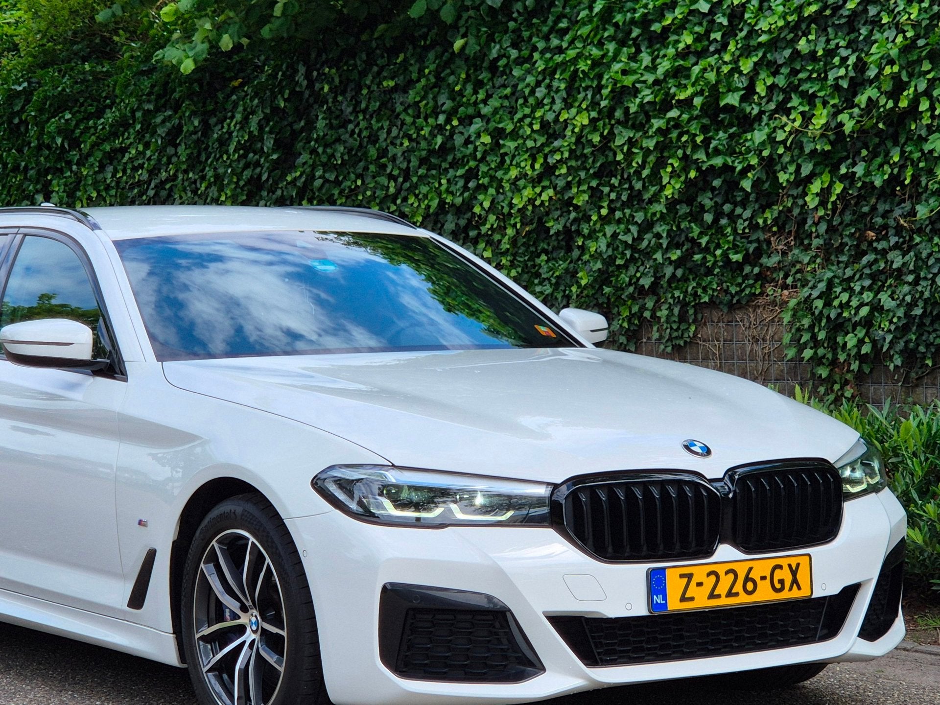 BMW 5-serie Touring 530e M Sport LED CarPlay Elek. Stoelen 1, Auto's, Achterwielaandrijving, Gebruikt, Alcantara, Hybride Elektrisch/Benzine