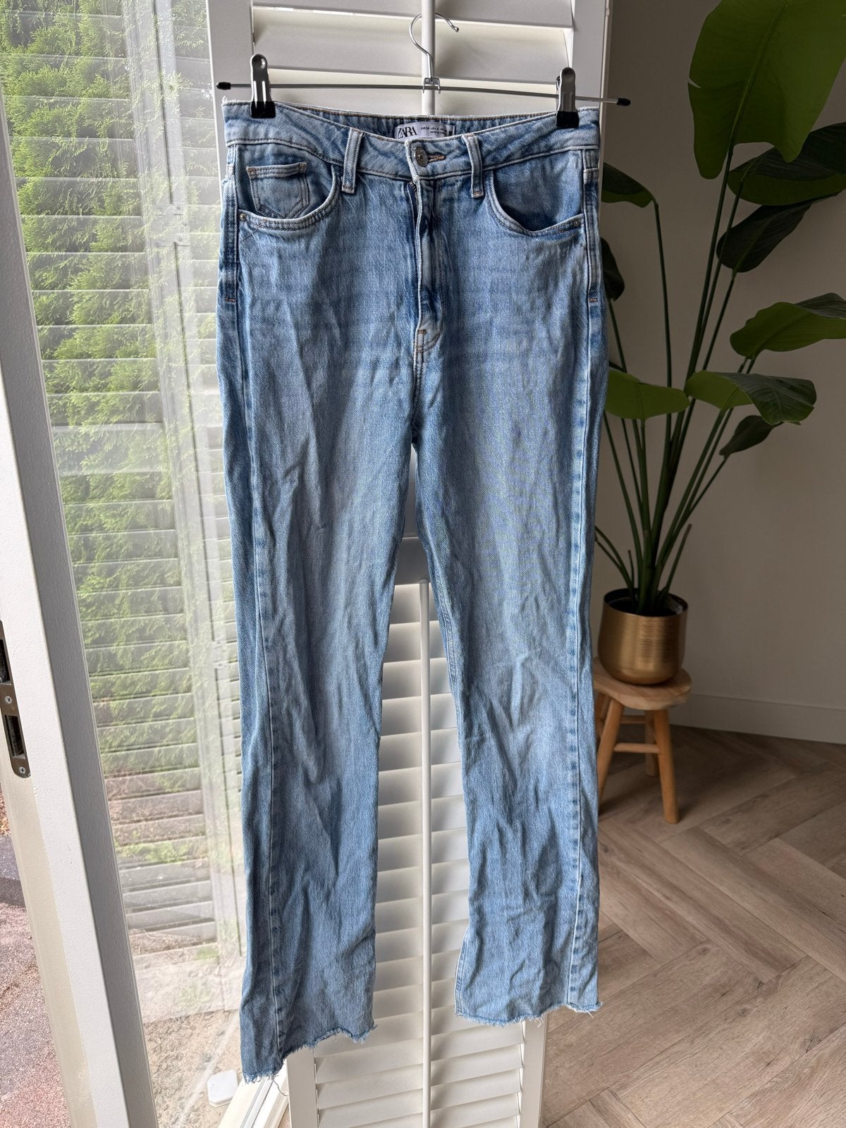 Zara Jeans met split - Lichtblauw, Ophalen of Verzenden, Gedragen, Blauw, W28 - W29 (confectie 36)