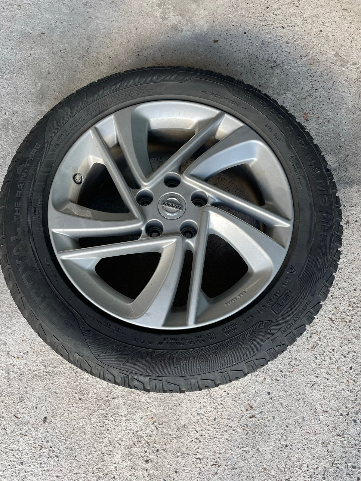 Nissan velgen (4) + winterbanden 215/60 R17, Auto-onderdelen, Banden en Velgen, Ophalen, Banden en Velgen, 17 inch, Winterbanden