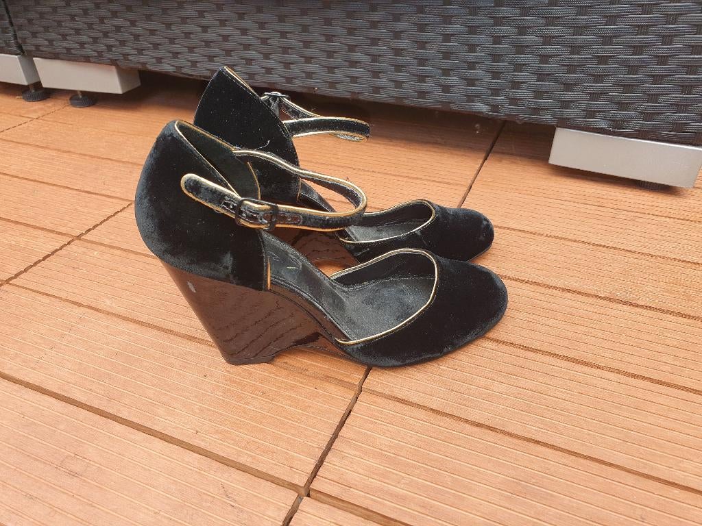 Pumps Vanilia mt.38 zwart suede dichte hak hoogte 9cm, Pumps, Vanilia, Zwart, Ophalen of Verzenden
