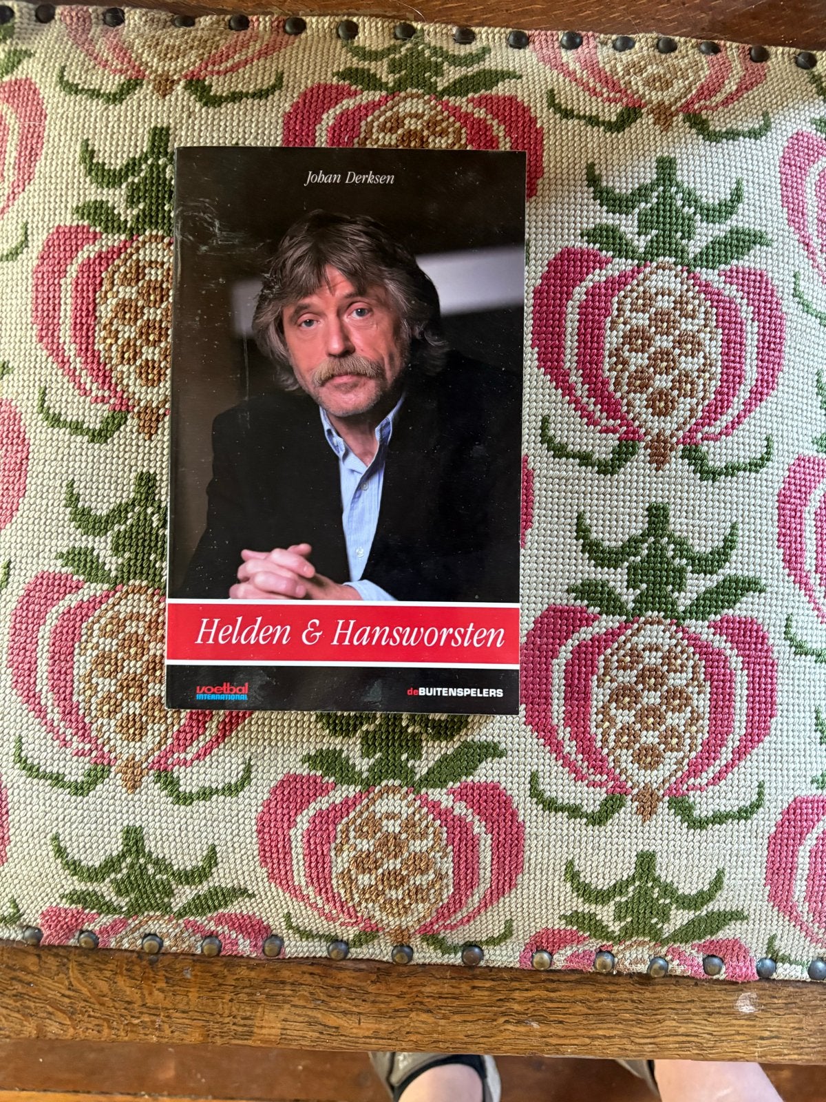 Helden & Hansworsten - Johan Derksen (Boek), Ophalen of Verzenden, Gelezen, Nederland