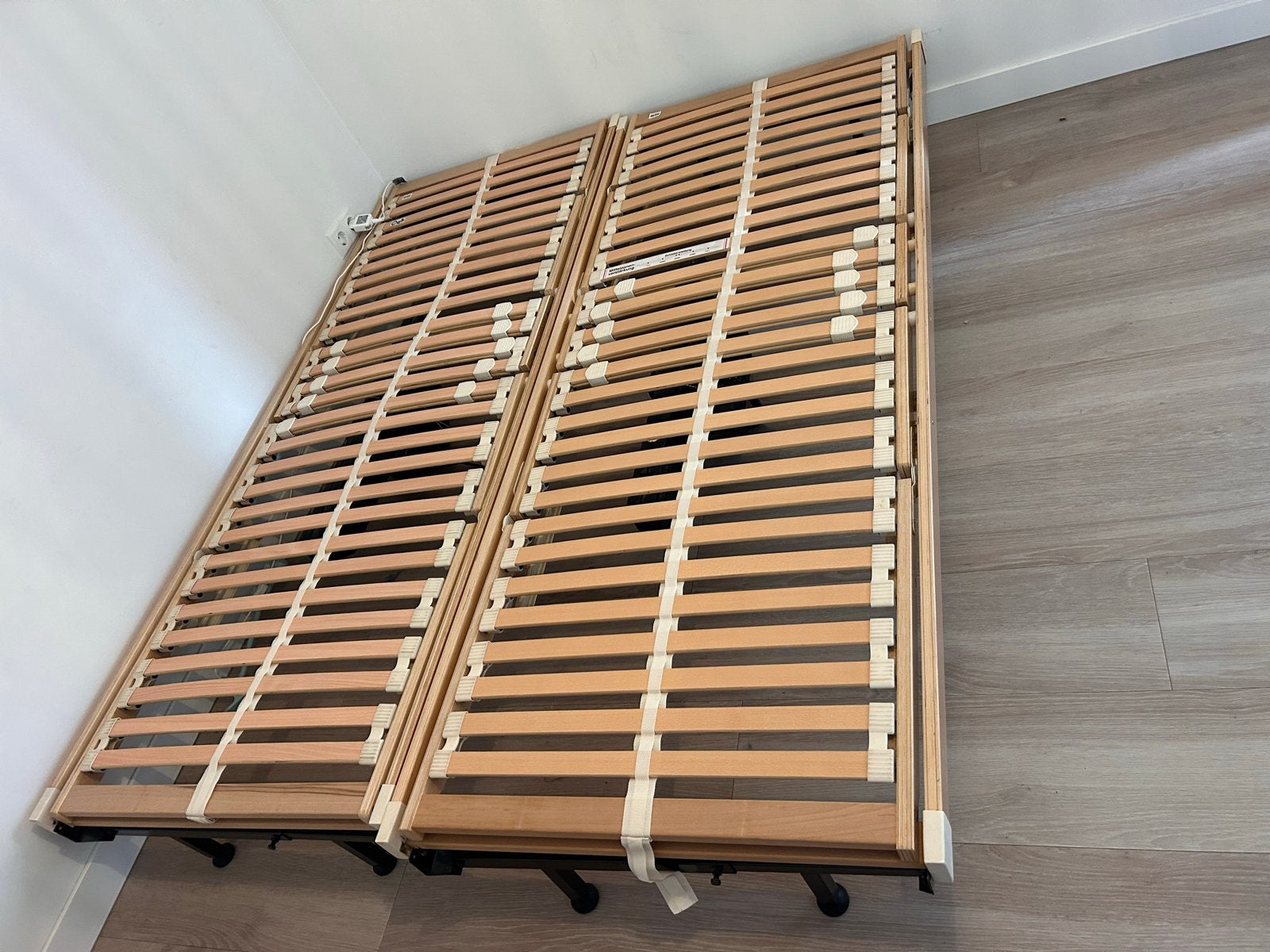 Elektrische lattenbodem 160x200 cm met gratis matras, Ophalen, Boxspring zonder ombouw, Overige kleuren, Tweepersoons