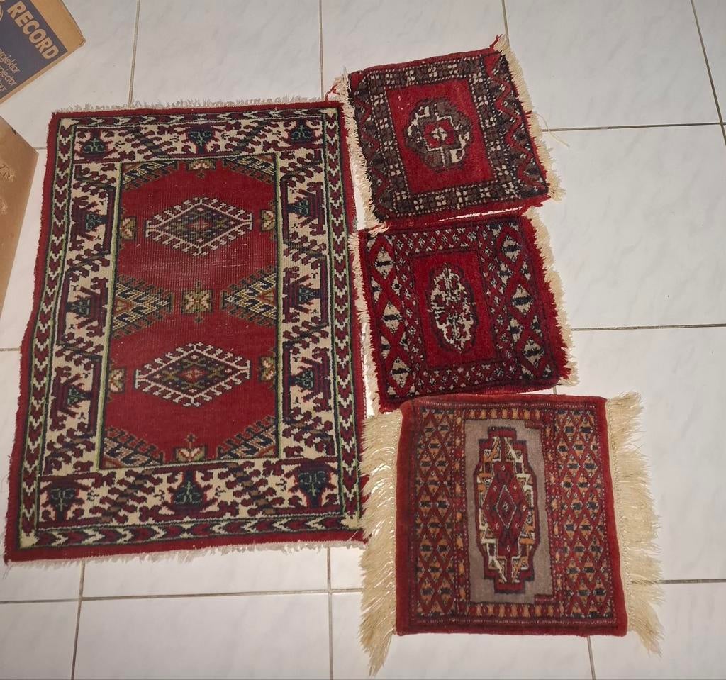 Kleedjes , deurmatje en 3 kleine kleedjes, Antiek en Kunst, Ophalen of Verzenden