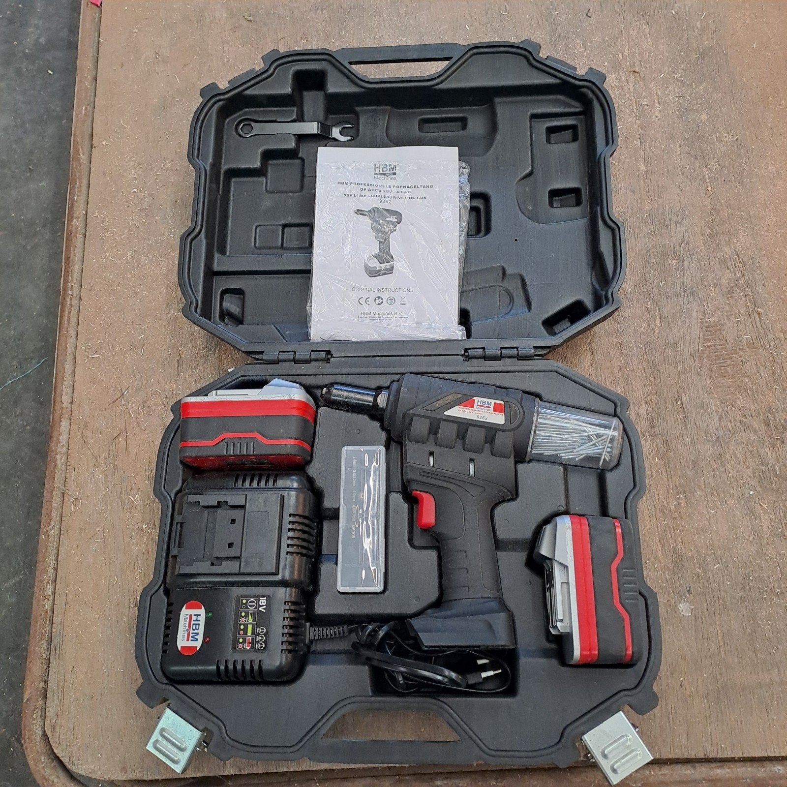 HMB accu pompnageltang 18V-4.0Ah met 2 accu’s en lader, Ophalen, Gebruikt