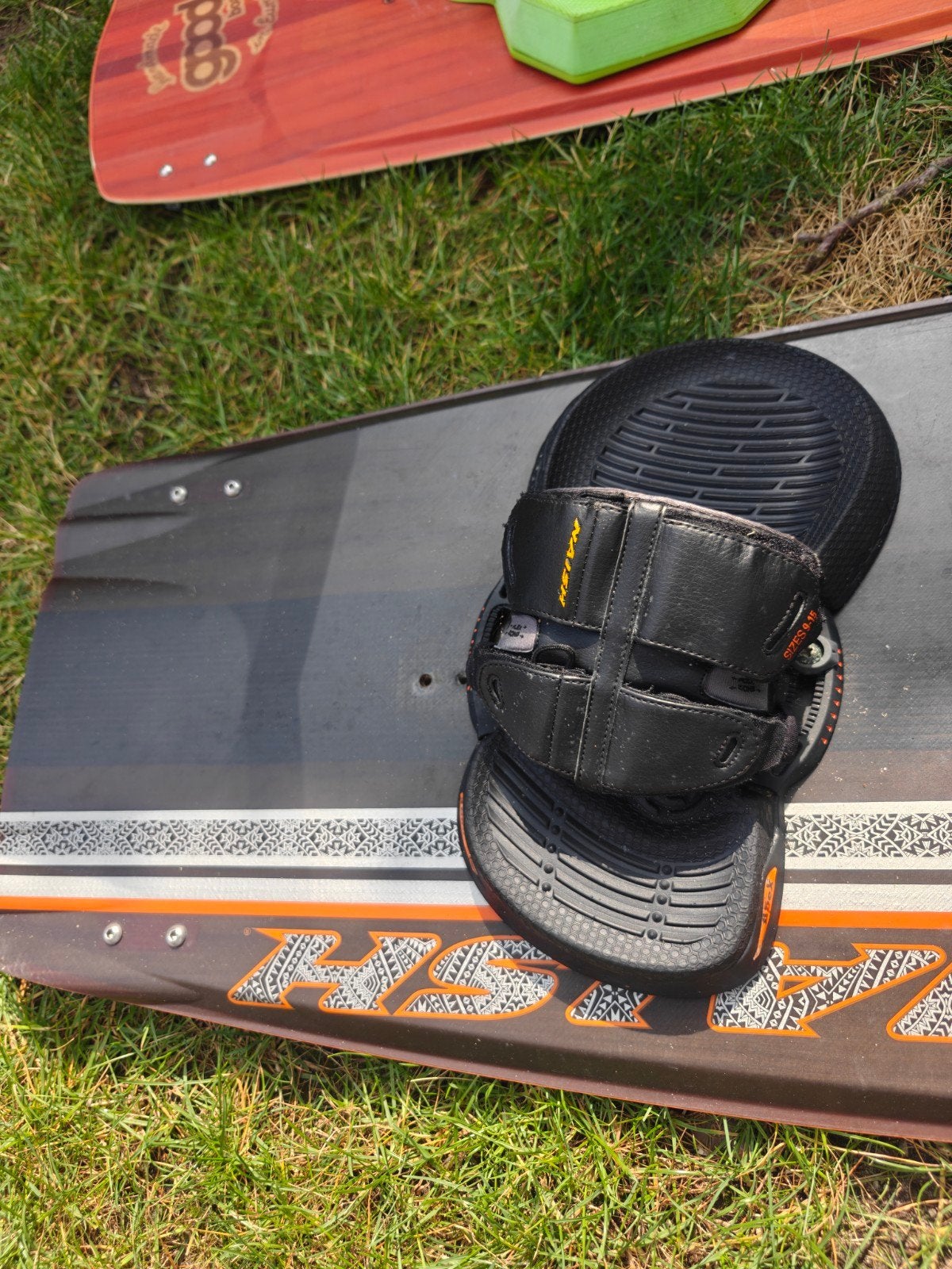 naish monarch 135 x 41.5 inclusief naish pads, Watersport en Boten, Twintip, Ophalen, 4 m² of minder
