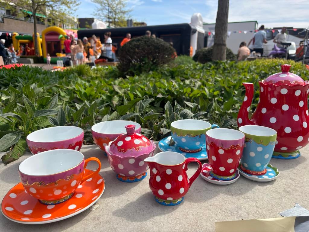Oilily servies, Keramiek, Ophalen of Verzenden, Zo goed als nieuw, Overige stijlen