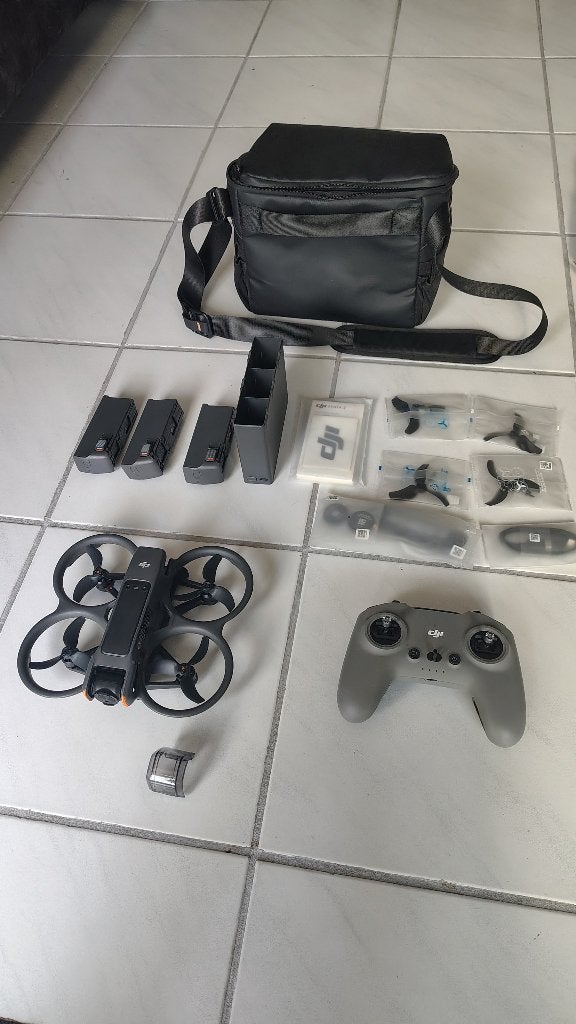 DJI Avata 2 zonder goggles, Audio, Tv en Foto, Drones, Zo goed als nieuw, Cameradrone, Topkwaliteit, DJI, 250 tot 900 gram, 15 tot 30 minuten