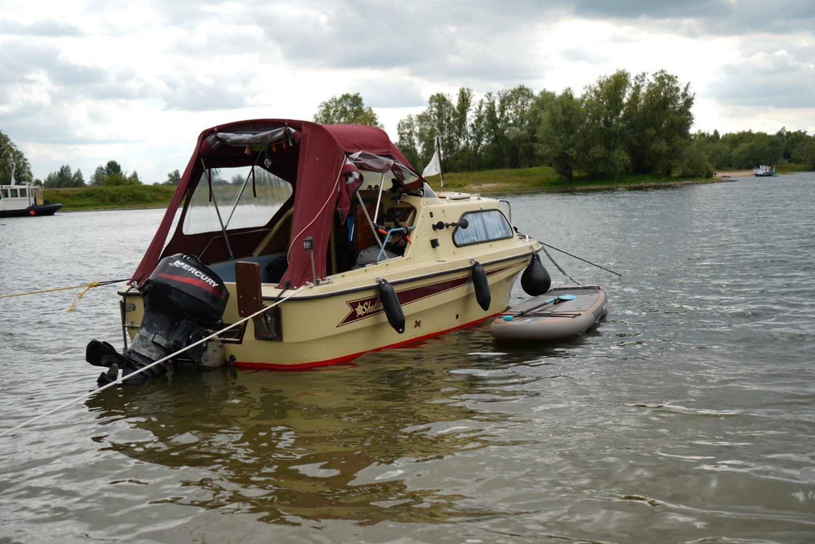 Compacte Kajuitboot met Buitenboordmotor en Trailer, Watersport en Boten, Gebruikt, Kajuitboot, Buitenboordmotor, 1.00 - 1.50 meter