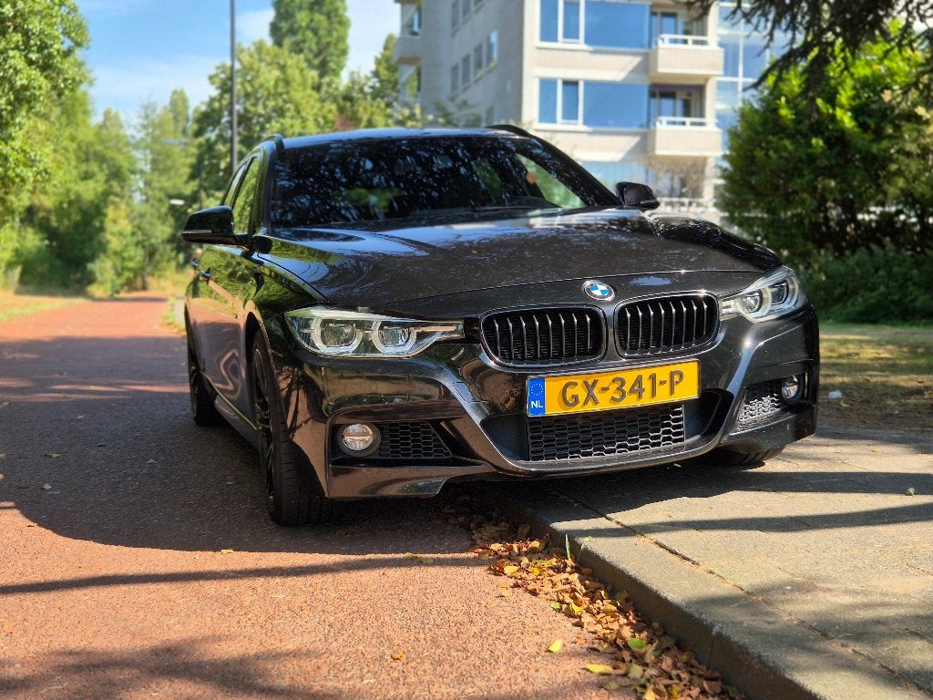BMW 3-Serie 1.5 318I 100KW Touring Aut8 2015 Zwart, Auto's, Automaat, Zwart, 1465 kg, Zwart