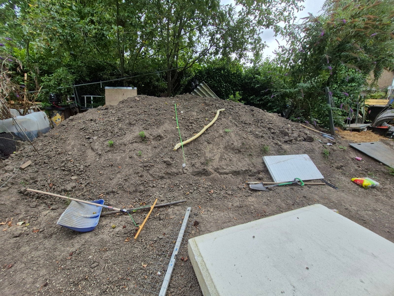 Grote berg schone kleigrond voor ophogen of tuin, Ophalen, Gebruikt, Ophoogzand