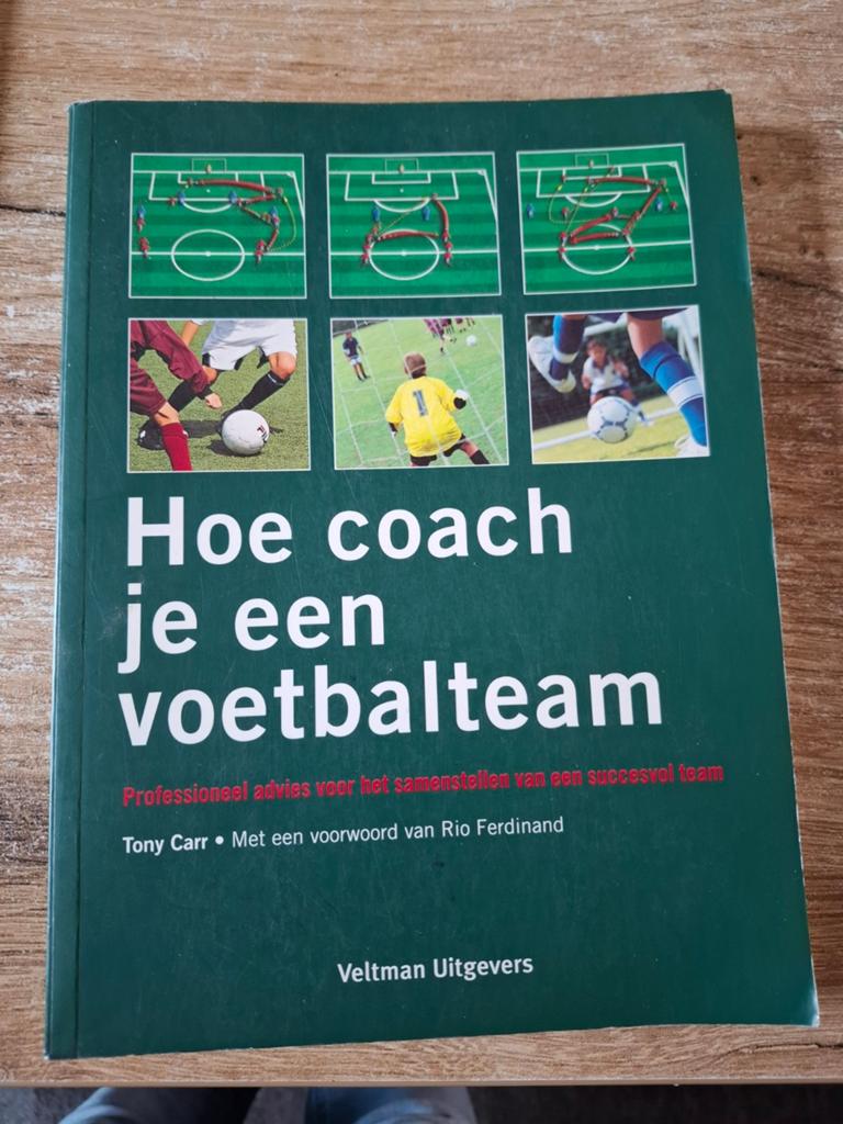 T. Carr - Hoe coach je een voetbalteam, Ophalen of Verzenden, Zo goed als nieuw, T. Carr