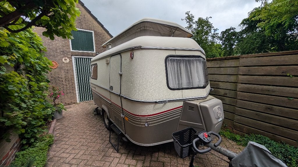 Eriba Triton caravan met kachel, luifel en voortent, Luifel, Kleine zit, Particulier, 4 tot 5 meter