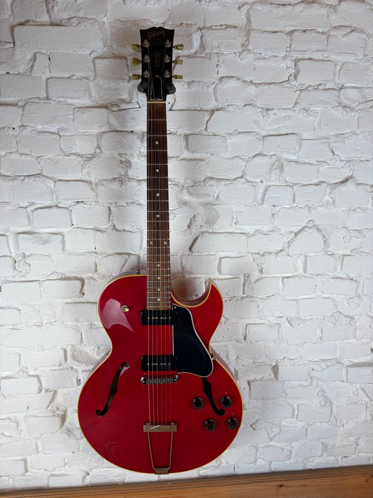 Gibson ES-135 P90 1991 Semi-Hollow Elektrische Gitaar Rood, Muziek en Instrumenten, Semi-solid body, Gebruikt, G, G