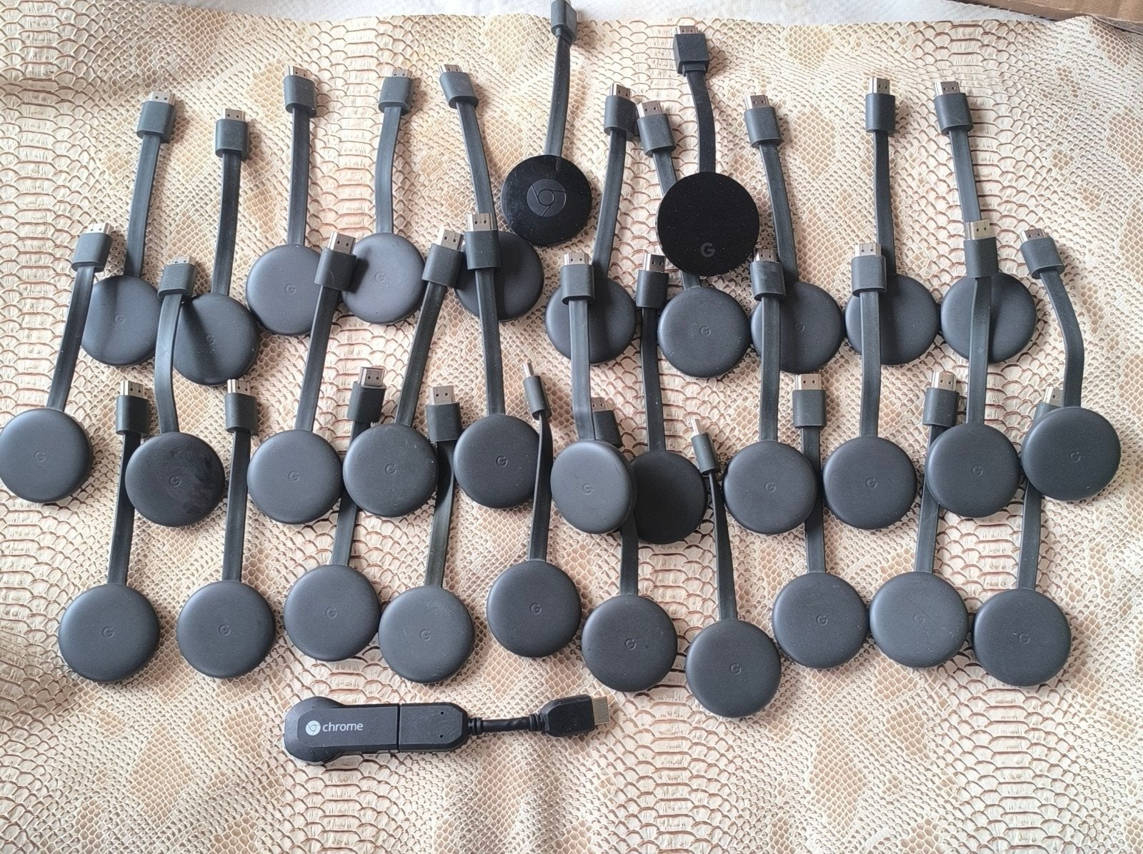 34 Chromecasts (V2 & V3) - Perfect Werkende Staat, Audio, Tv en Foto, Ophalen of Verzenden, Zo goed als nieuw