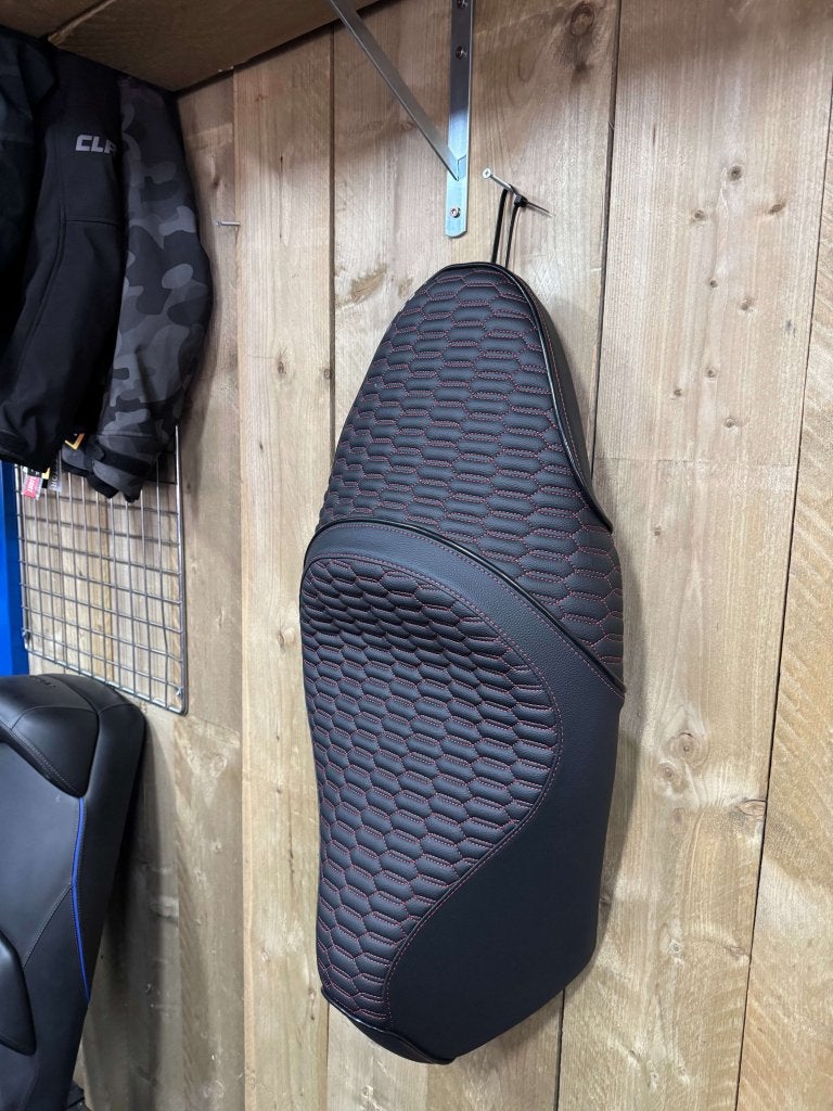 Piaggio MP3 300 HPE custom zadel rood/zwart, Motoren, Niet ingevuld, Niet ingevuld, Niet ingevuld