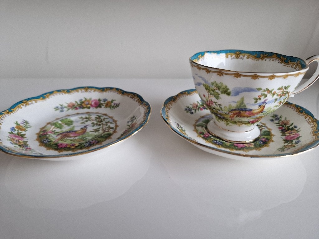 Royal Albert Bone China England Chelsea Bird, Antiek en Kunst, Antiek | Servies los, Ophalen of Verzenden