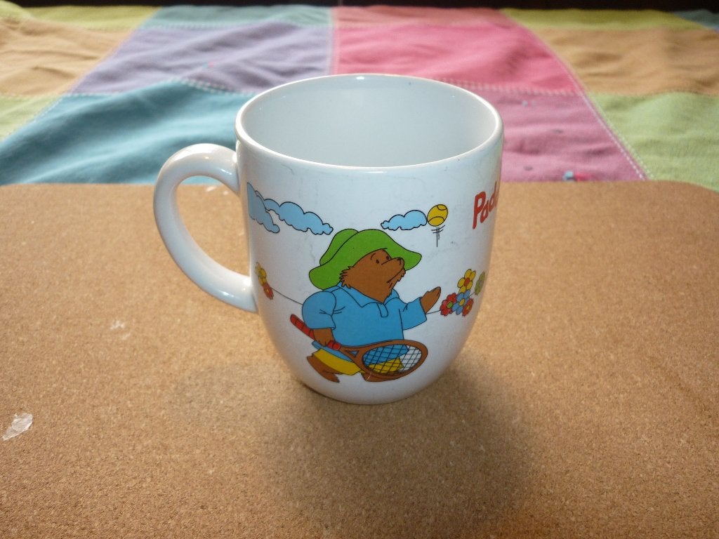 Mooie Paddington mok waar hij Tennis en Voetbal speelt, Ophalen of Verzenden, Zo goed als nieuw, Overige stijlen, Kop(pen) en/of Schotel(s)