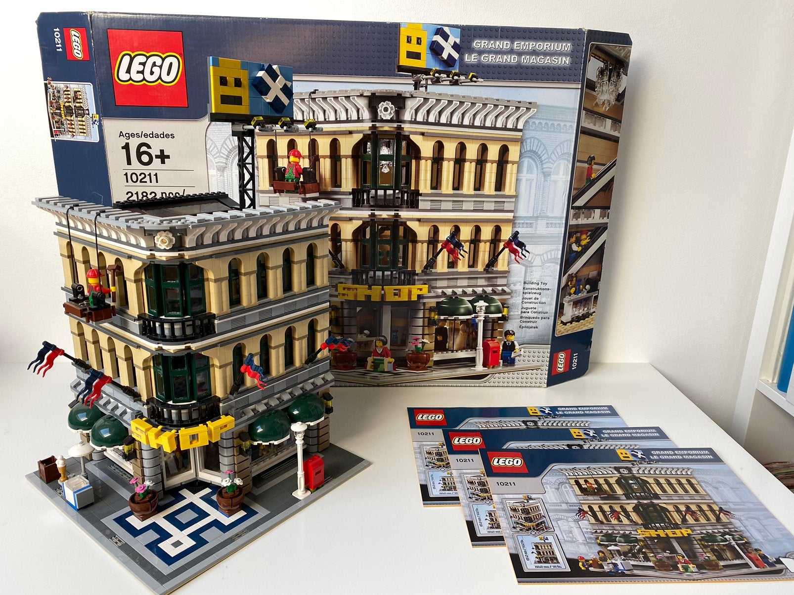 Lego Modular 10211 Grand Emporium compleet, Lego, Ophalen of Verzenden, Zo goed als nieuw, Compleet