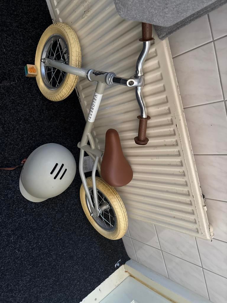 Loopfiets + helm (zo goed als nieuw), Ophalen of Verzenden, Zo goed als nieuw, Loopfiets