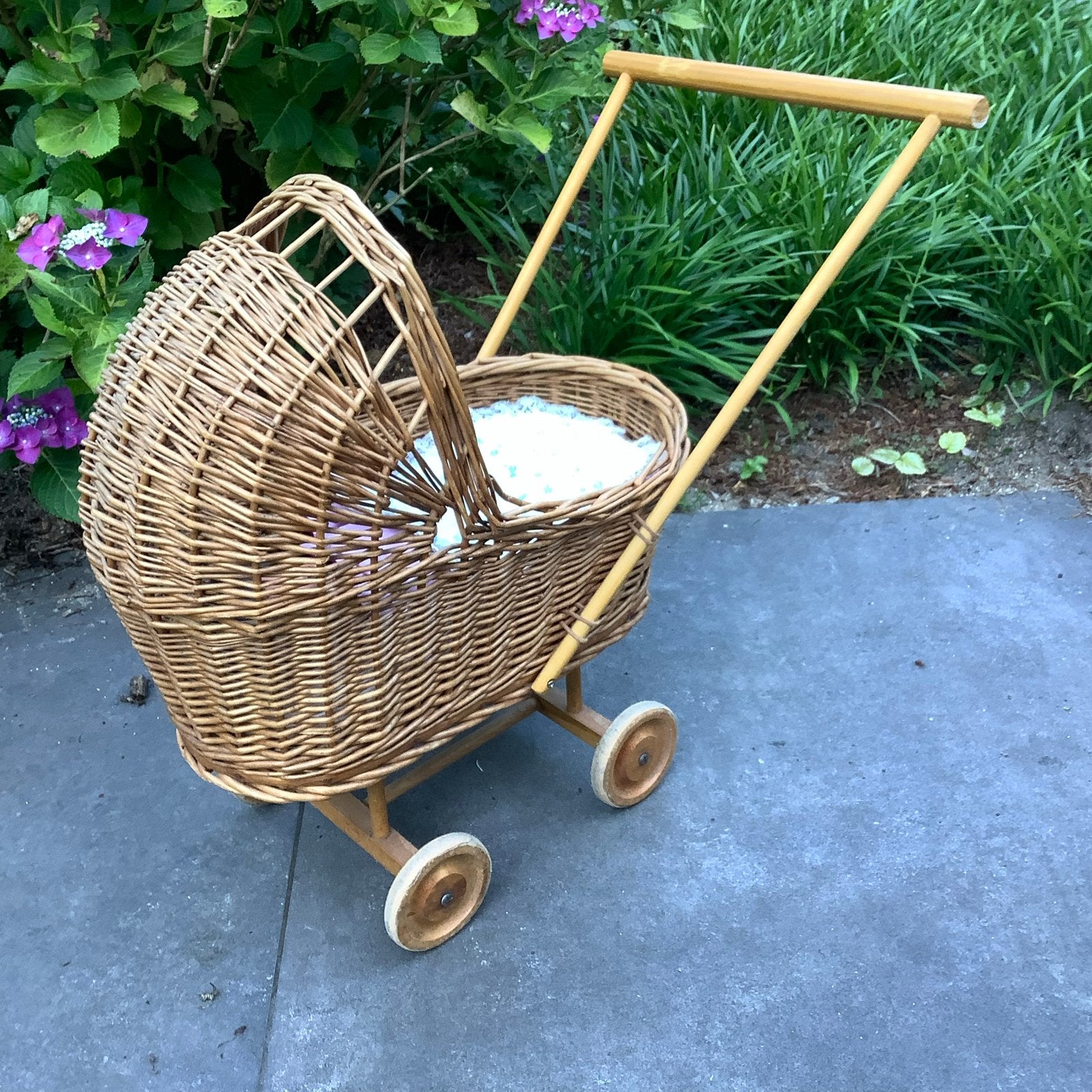Vintage rieten poppenwagen met pop, Ophalen, Gebruikt, Overige typen
