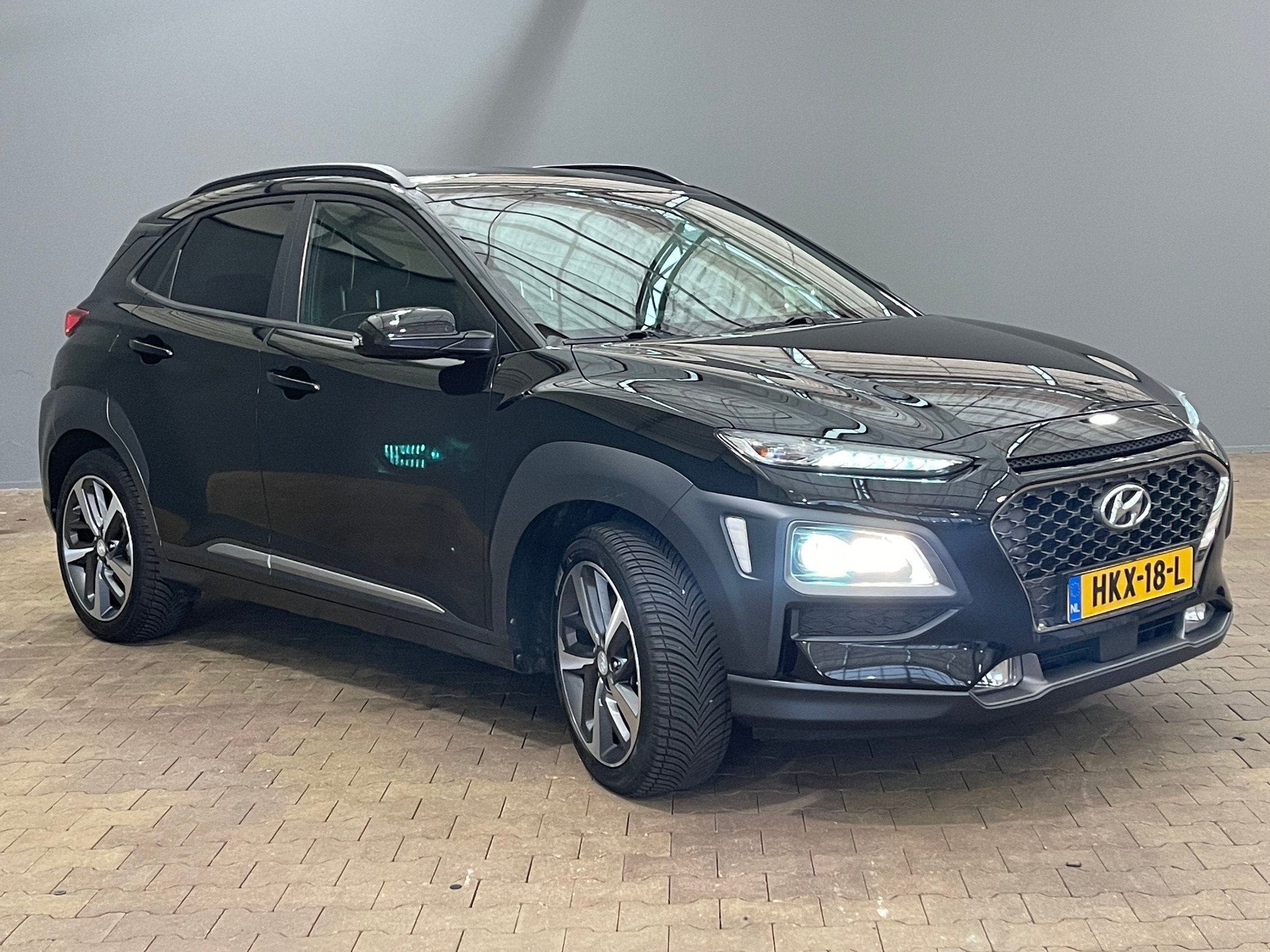 Hyundai KONA 1.6 T-GDI Premium, Auto's, Automaat, 12 maanden, 4 cilinders, Zwart
