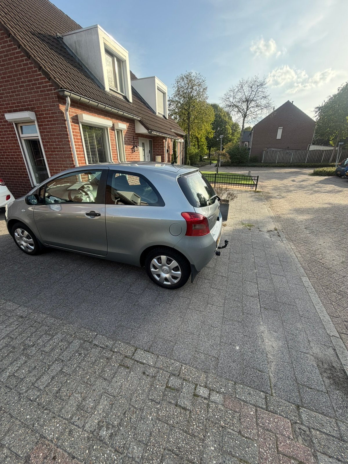 Foto 5 van Toyota Yaris 1.0 12V Vvt-i 3DR Terra 2006 Grijs