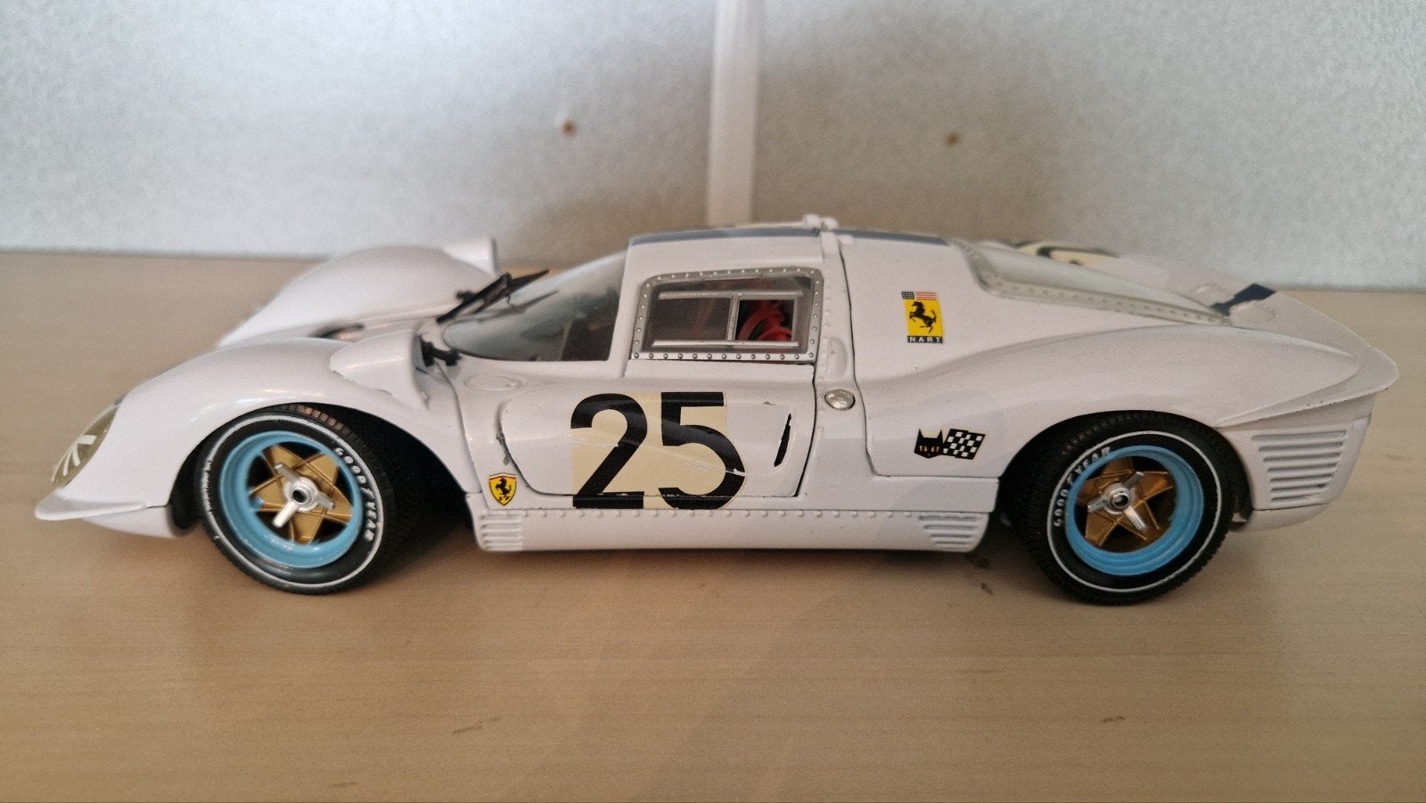 Ferrari 330 P4 N.A.R.T. Schaalmodel #25, Ophalen of Verzenden