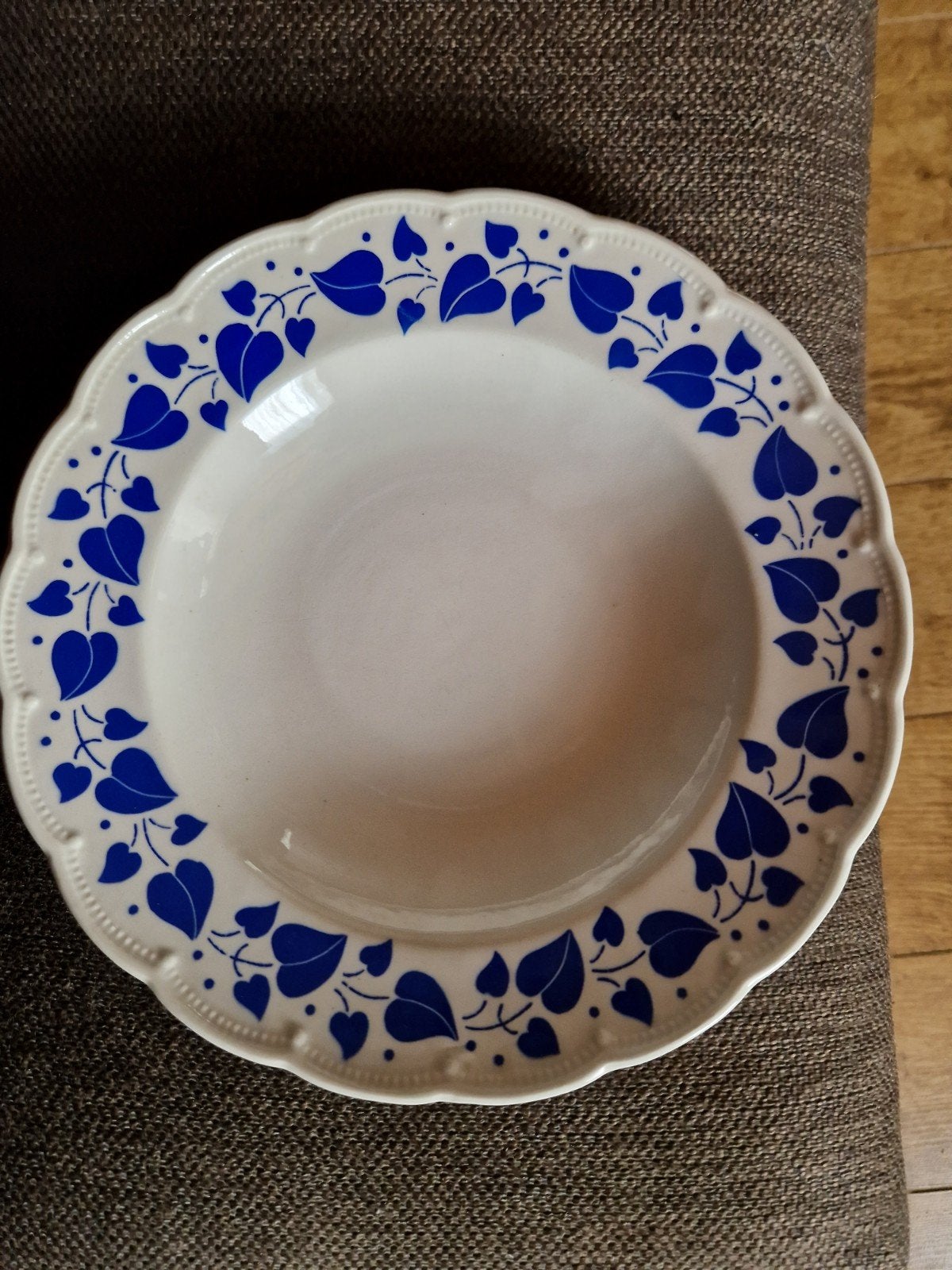 5 Vintage Boch Frères Keramis borden met blauw bladmotief, Antiek en Kunst, Ophalen of Verzenden