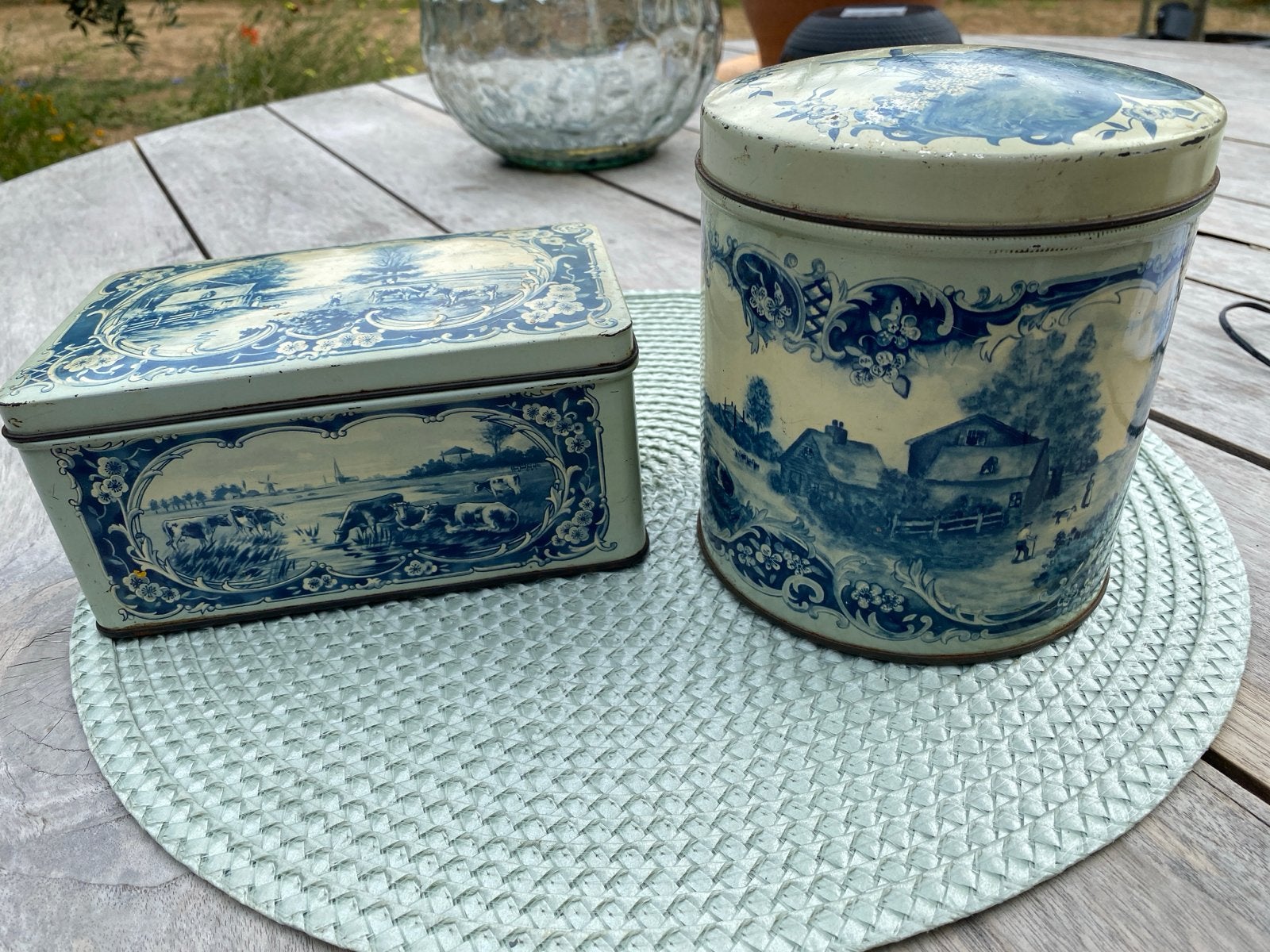 Set van 2 vintage blikken met Delfts blauw decor, Verzamelen, Ophalen of Verzenden, Gebruikt, Overige
