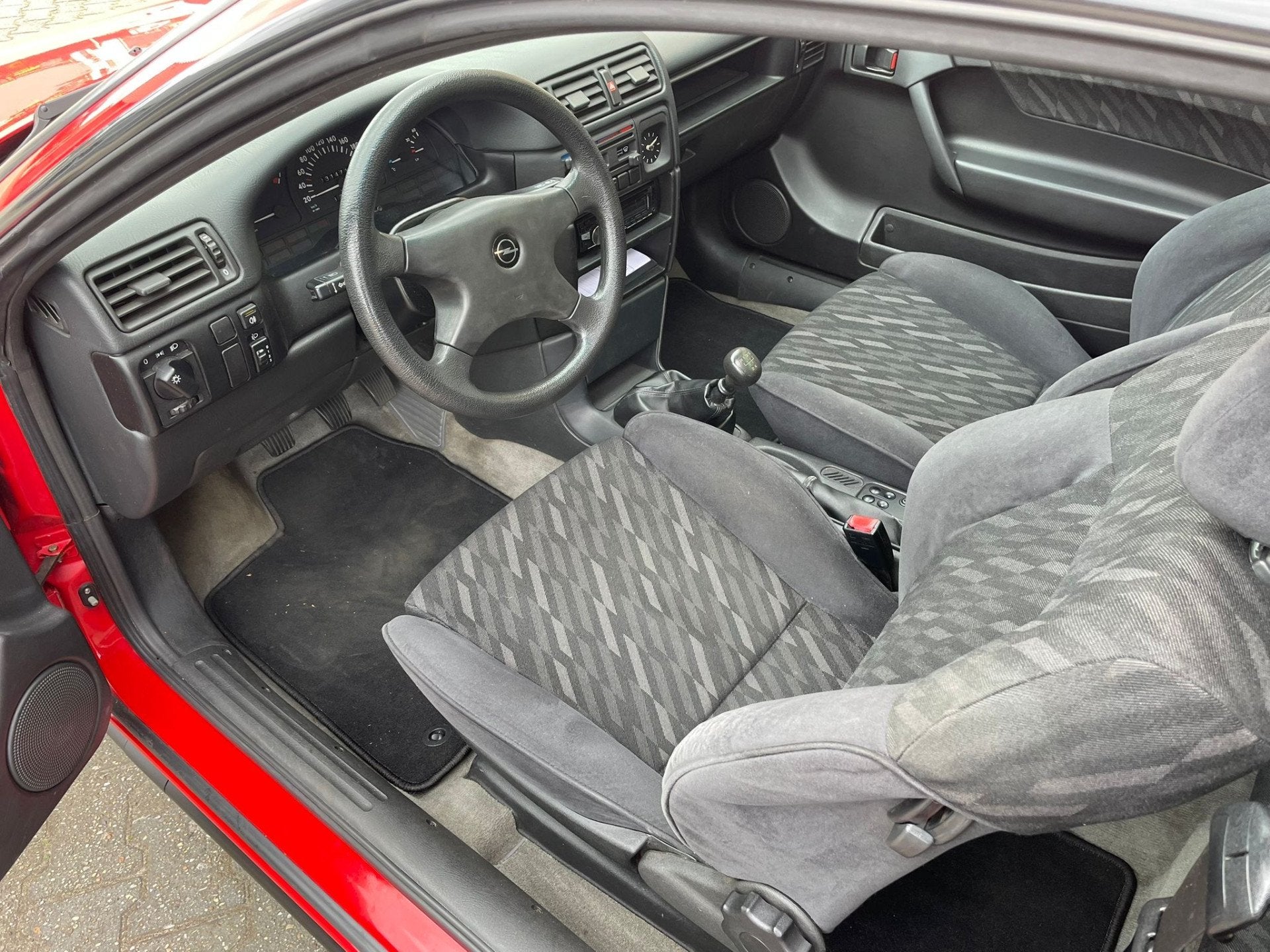 Opel Calibra 2.0i Bloedrood en bloedmooi (bj 1992), foto 10