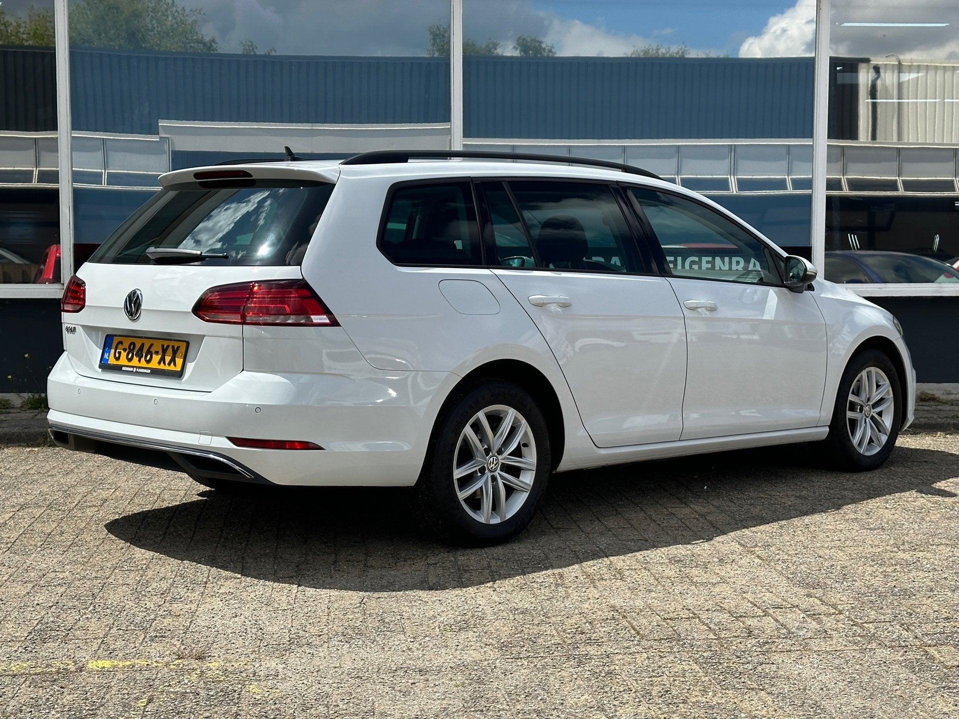 Volkswagen Golf Variant 1.0 TSI Highline/AUT/NAV/PDC/CARPLAY, Stof, 116 pk, Wit, 3 cilinders
