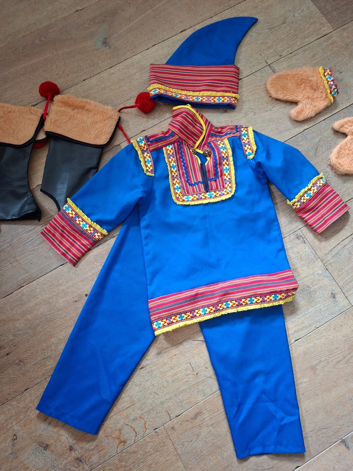 Sami pakje, Kinderen en Baby's, Carnavalskleding en Verkleedspullen, Ophalen of Verzenden, Gebruikt, 110 t/m 116, Jongen of Meisje