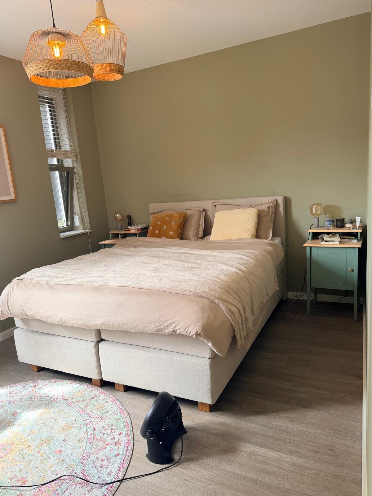 Swiss Sense Queen Size Bed – Like New – €650, Huis en Inrichting, Slaapkamer | Complete slaapkamers, Ophalen, Zo goed als nieuw