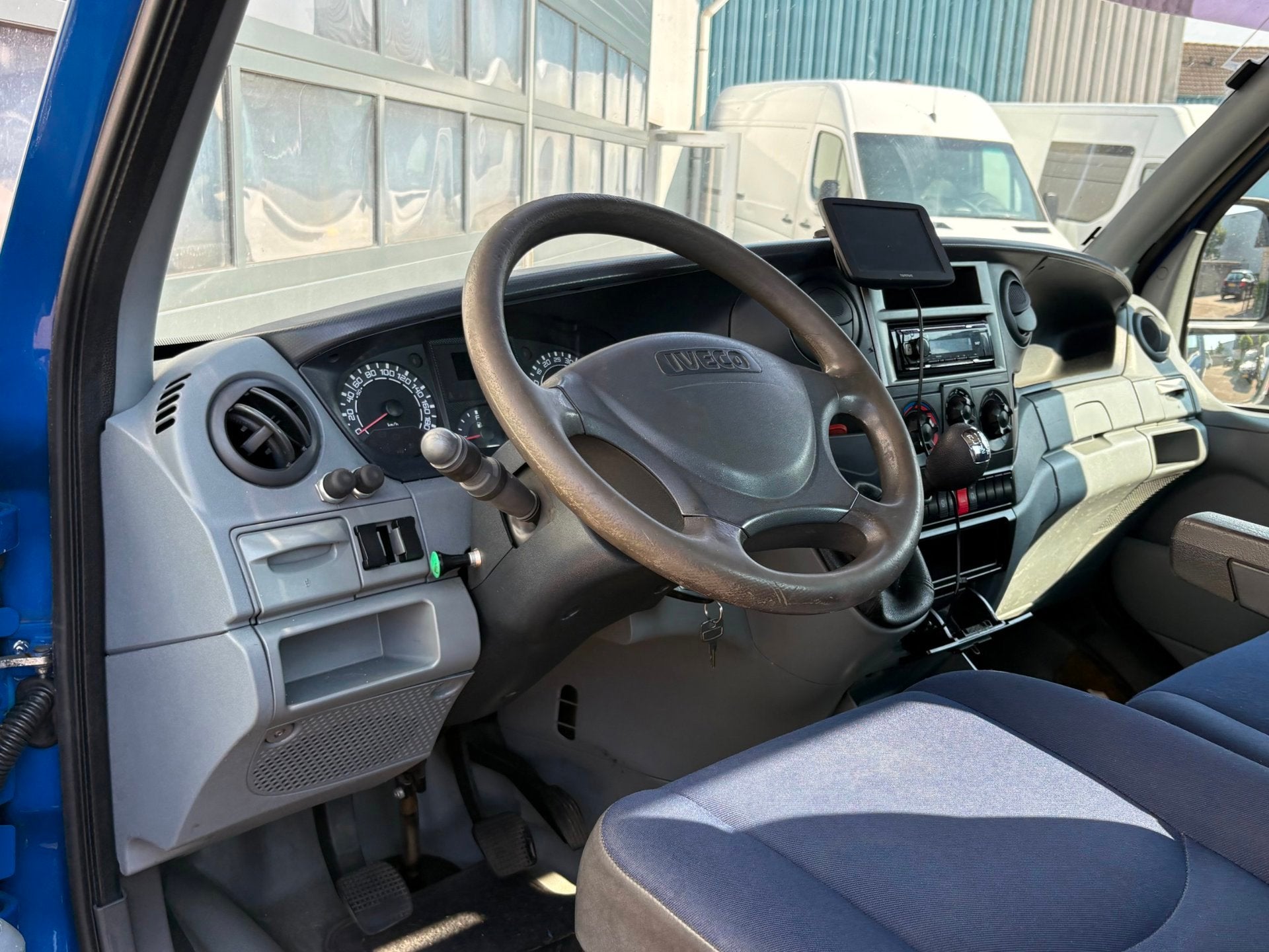 Iveco Daily N1 40C15 410 3.0 16V 146pk TIJHOF OPRIJWAGEN 3-p, Auto's, Bestelauto's, Gebruikt, Iveco, 2420 kg, Origineel Nederlands