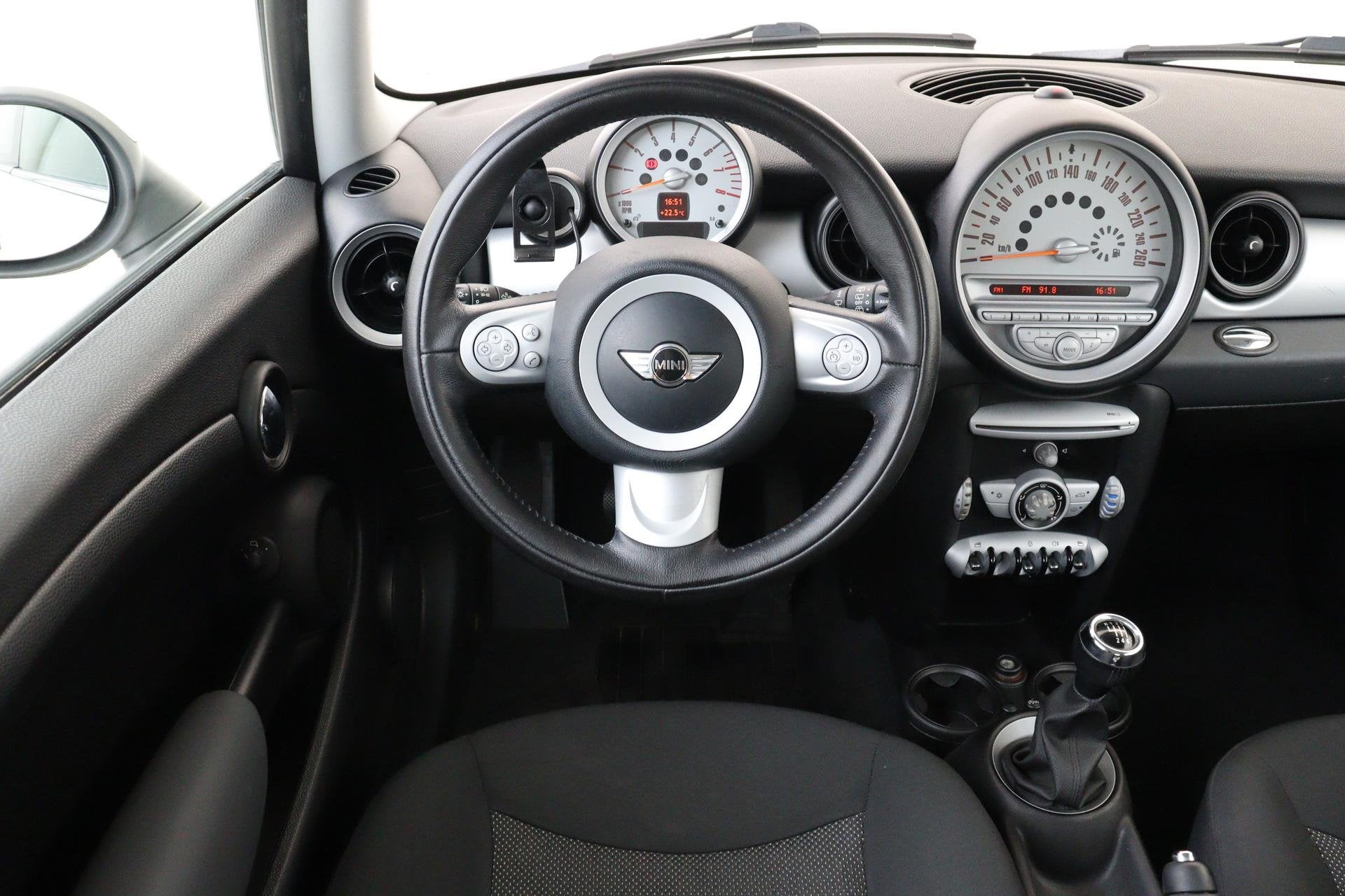 MINI COOPER 1.4 ONE ANNIVERSARY BUSINESS -CRUISE|AIRCO|AUDIO, Voorwielaandrijving, Stof, 4 cilinders, 4 stoelen