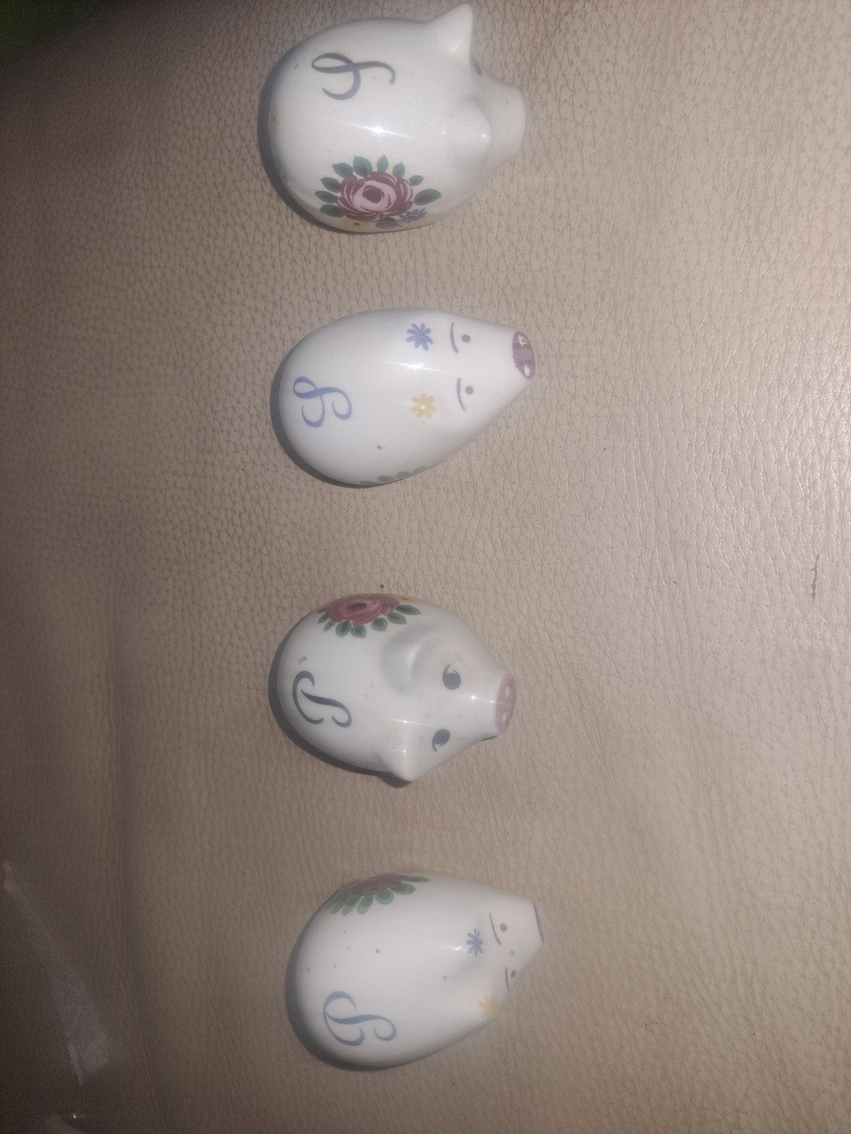Set van 4 porseleinen varkentjes met bloemmotief, Vintage, Gebruikt, Meerkleurig, Ophalen of Verzenden