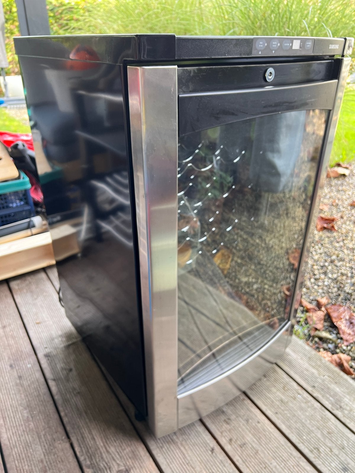 Samsung Wijnkoelkast Tafelmodel - 86x50 cm, Minder dan 75 liter, 45 tot 60 cm, Ophalen, 85 tot 120 cm