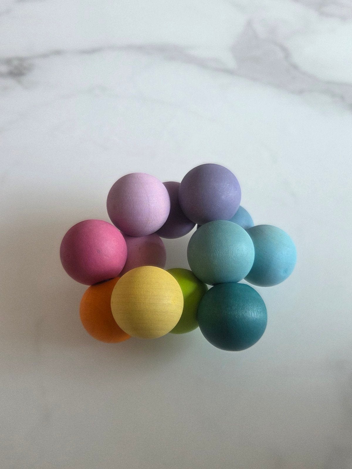 Grimm's Houten speelgoed ballen in regenboogkleuren, Kinderen en Baby's, Speelgoed | Houten speelgoed, Ophalen, Zo goed als nieuw