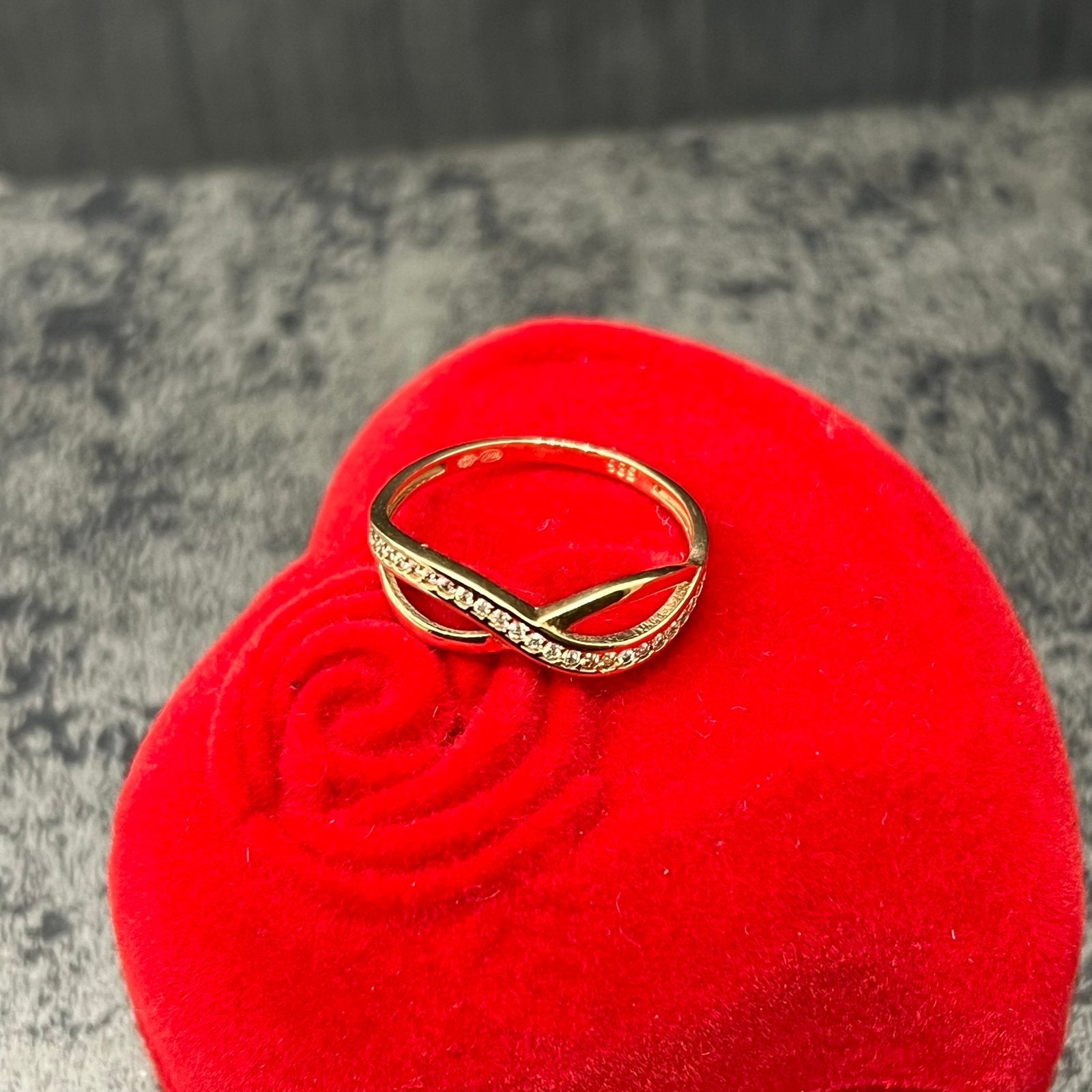 14 karaats gouden ring infinity model, Sieraden, Tassen en Uiterlijk, Ringen, Ophalen of Verzenden, Zo goed als nieuw, Goud, Dame