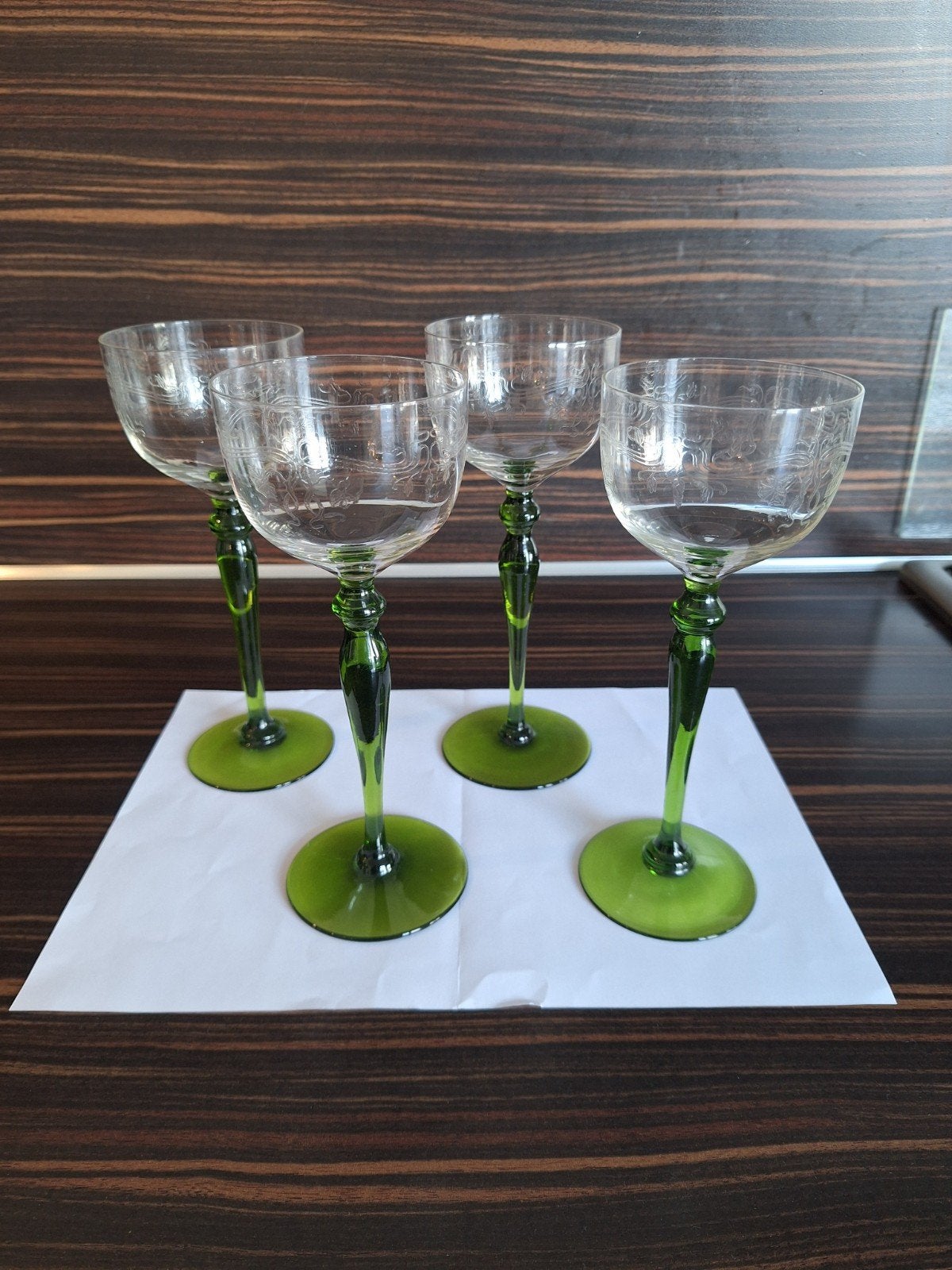 Set van 4 Vintage Glazen met Groene Voet, Ophalen