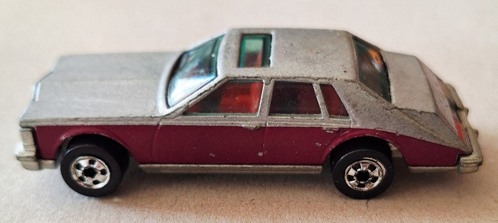 Hot Wheels Cadillac Seville 1980 - Zilver/Paars, Ophalen of Verzenden, Gebruikt, Auto, Overige merken