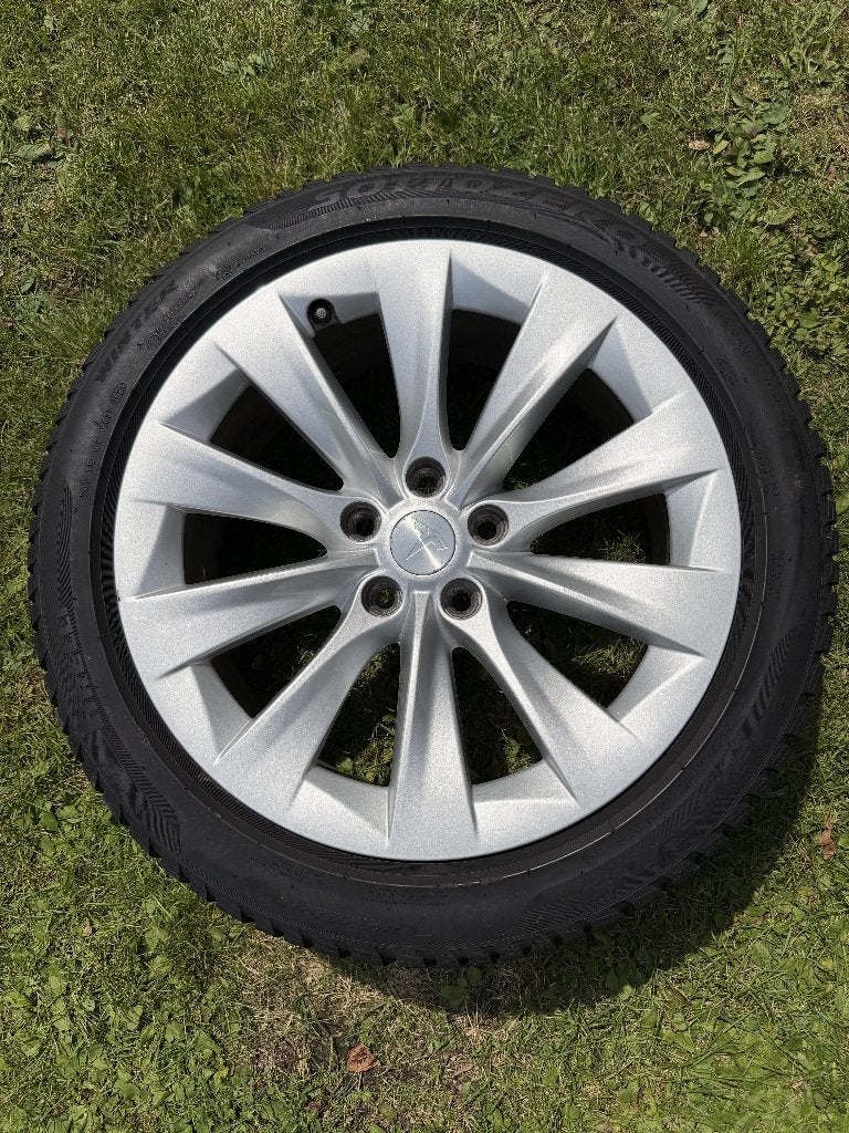 4 Tesla Model S Velgen 4 winterbanden (en 1 zomerband), Gebruikt, Banden en Velgen, Winterbanden, 235 mm