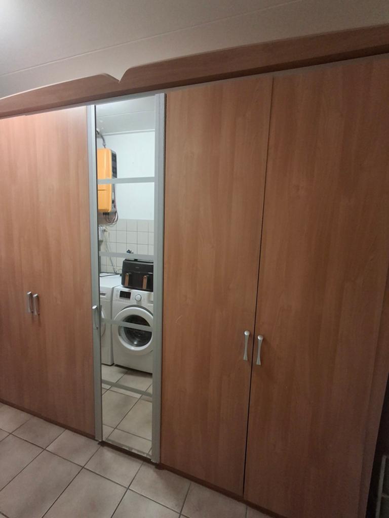 Ruime kledingkast met spiegel - 225x250x60cm, Huis en Inrichting, Kasten | Kledingkasten, Ophalen, Gebruikt, Met hangruimte