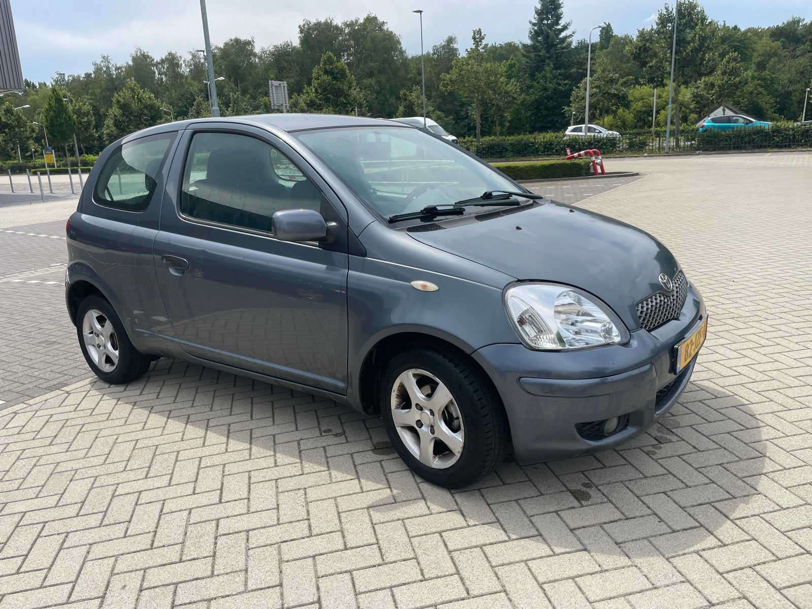Toyota Yaris 1.3 16V Vvti 3DR Linea Terra 2005 Blauw, Auto's, Voorwielaandrijving, 31 €/maand, 4 cilinders, Bedrijf