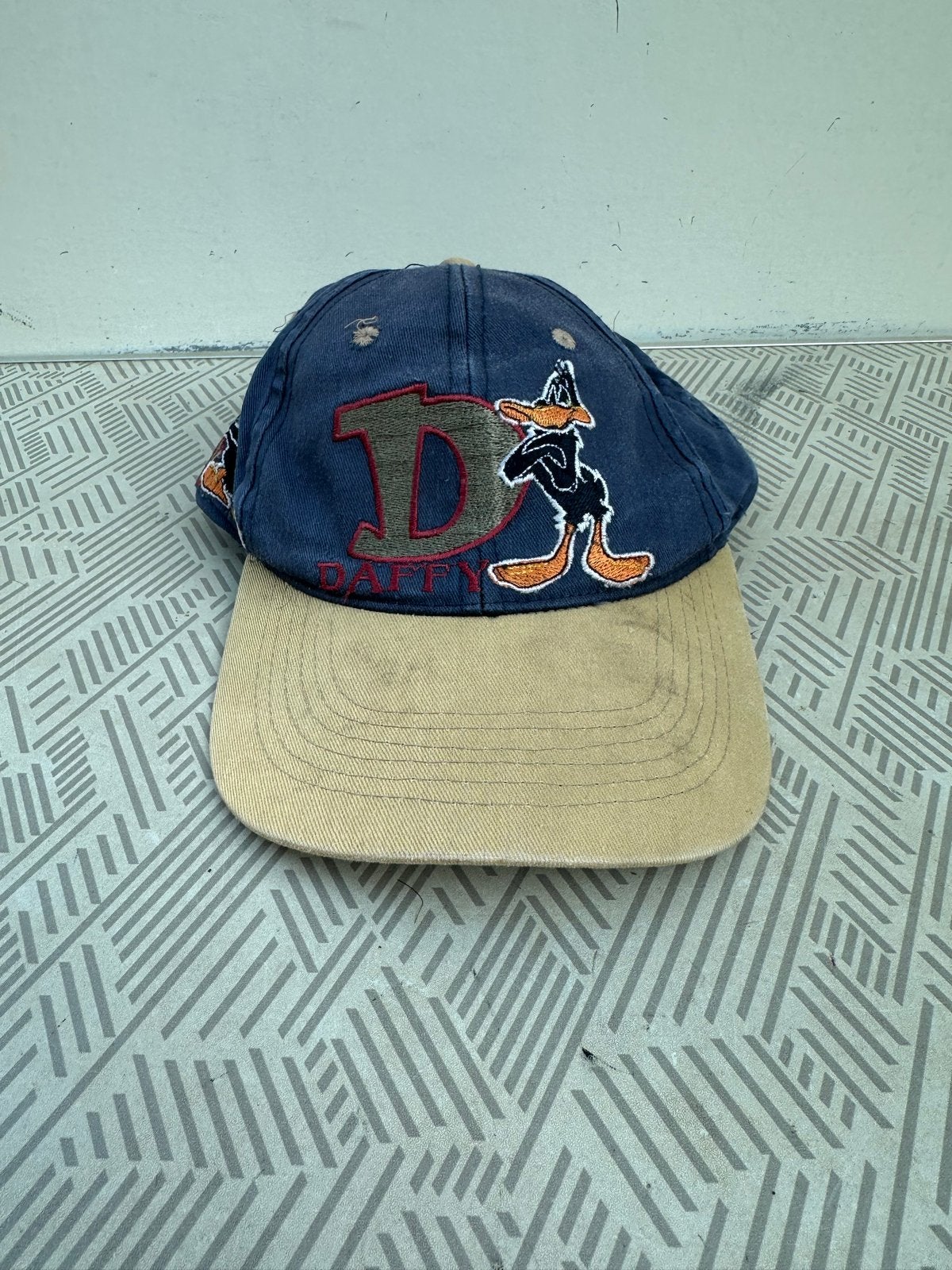 Vintage Looney Tunes Daffy Duck Pet - Maat 54, Ophalen of Verzenden, Gedragen, Pet