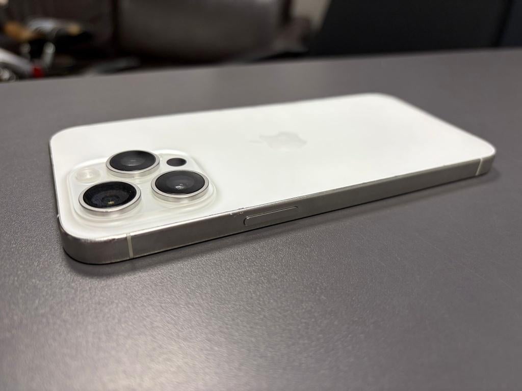 Apple iPhone 15 Pro Max 256GB Wit Titanium, 256 GB, Wit, IPhone 15 Pro Max, Zo goed als nieuw