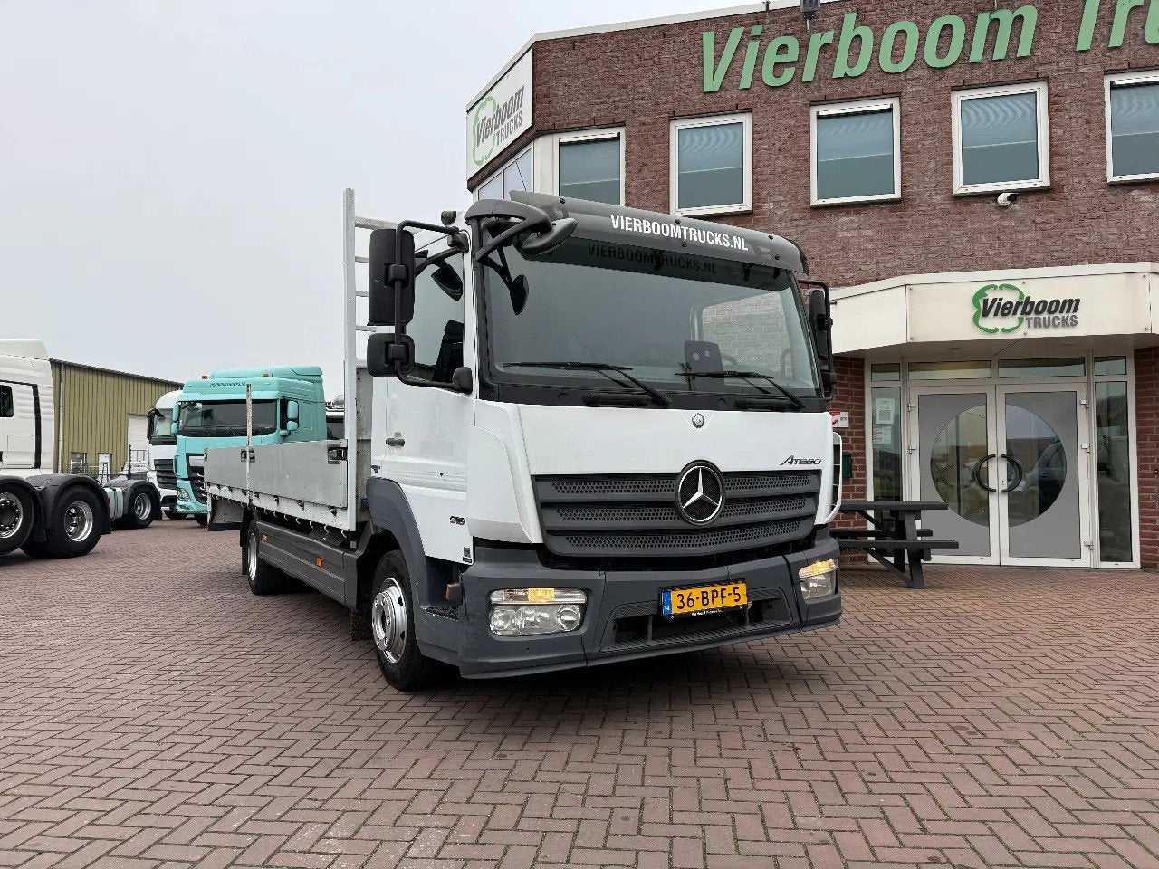 Mercedes-Benz Atego Atego 916 met 6.2m open laadbak / 3e zit, Auto's, Automaat, Achterwielaandrijving, Euro 6, 156 pk