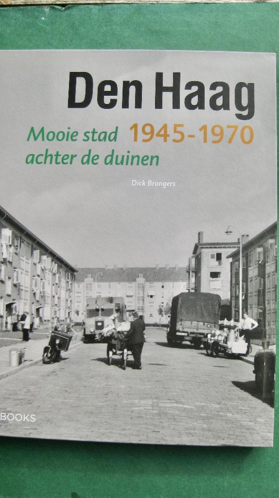 Dick Brongers - Den Haag 1945-1970, Boeken, Ophalen of Verzenden, 20e eeuw of later, Zo goed als nieuw