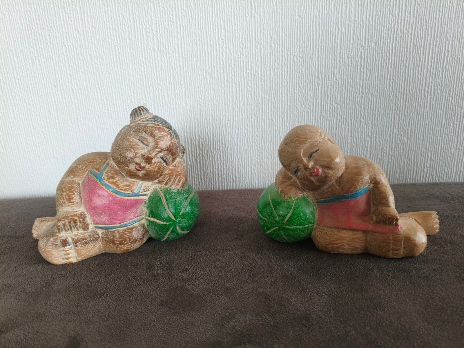 Twee Aziatische beeldjes, hout gesneden, Ophalen of Verzenden